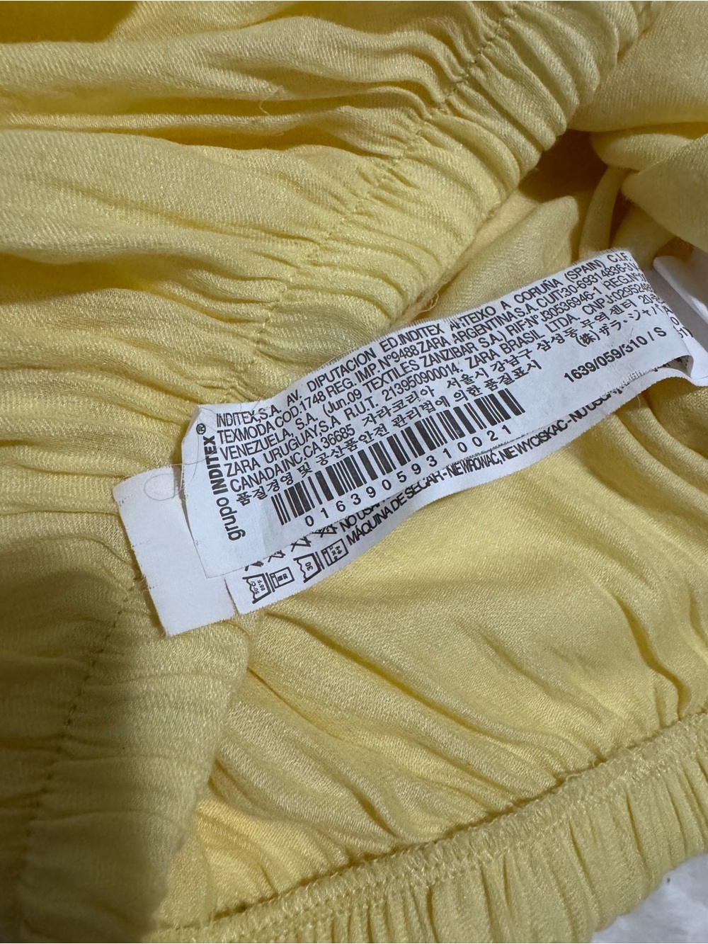 ZARA-Sleeveless Halter Neck Yellow Blouse - Picture 6 of 6